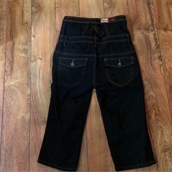 New With Tags Gorgeous Neeso Dark Blue High-Waisted Capri Jeans - Picture 3 of 3